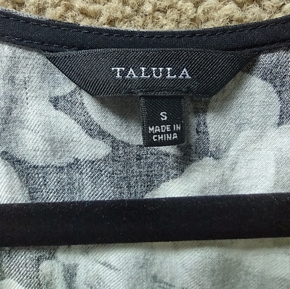 Aritzia Talula Roppongi Dress In Black Rose Pattern Size Small - Picture 3 of 7